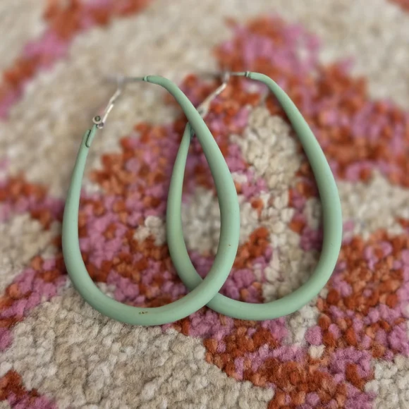 Mixed Jewelry Bag Of Earrings with Gold and Silver Tones - Picture 14 of 16